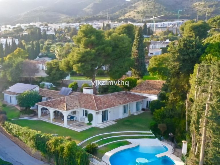 Villa for Sale in Benalmadena Pueblo, Malaga 1