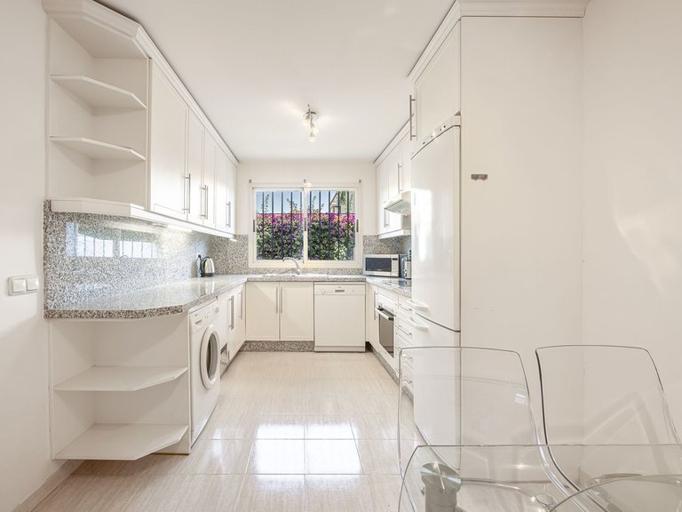 Villa for Sale in Nueva Andalucía, Malaga 14