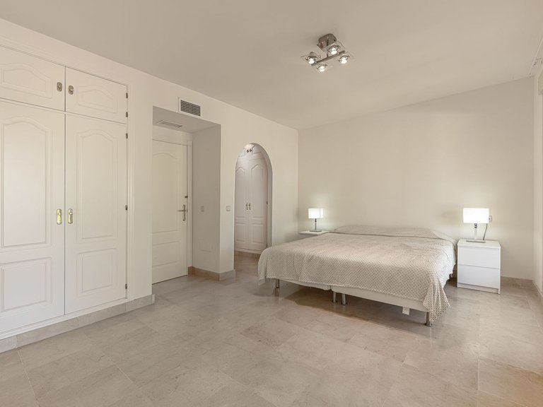 Villa for Sale in Nueva Andalucía, Malaga 17