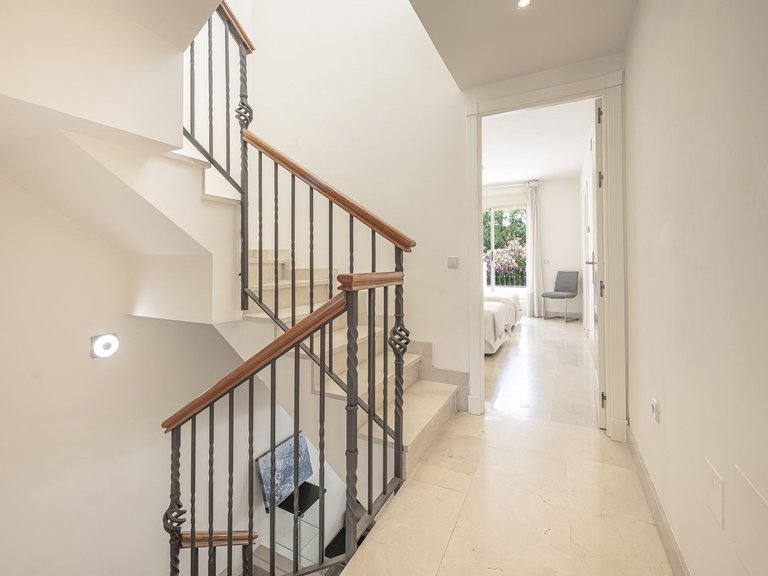 Villa for Sale in Nueva Andalucía, Malaga 26