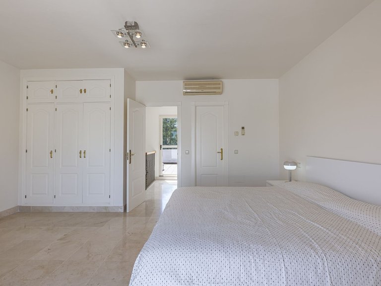 Villa for Sale in Nueva Andalucía, Malaga 29