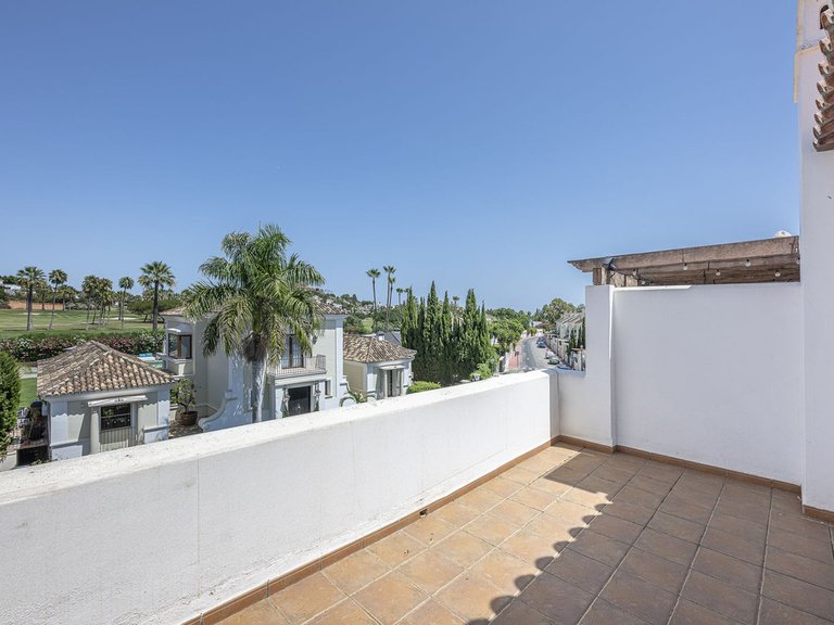 Villa for Sale in Nueva Andalucía, Malaga 30