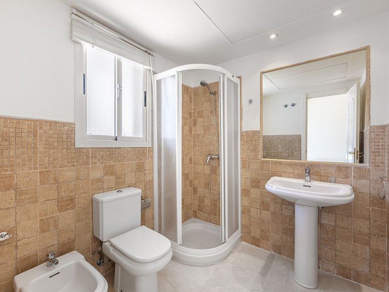 Villa for Sale in Nueva Andalucía, Malaga 32