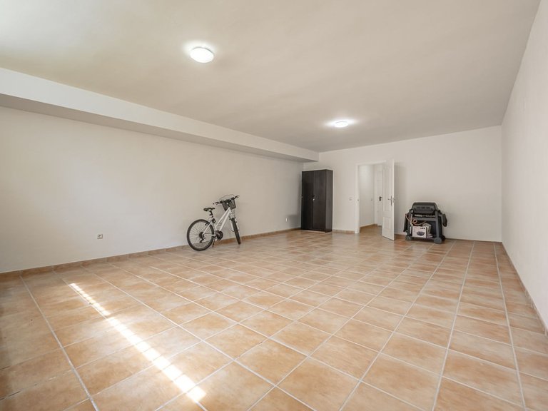 Villa for Sale in Nueva Andalucía, Malaga 37