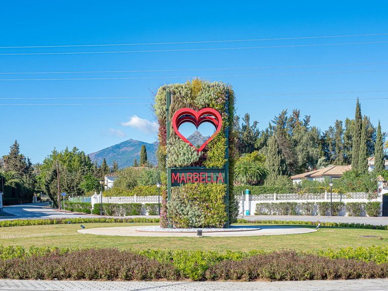 Villa for Sale in Nueva Andalucía, Malaga 41