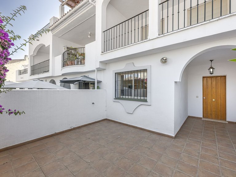 Villa for Sale in Nueva Andalucía, Malaga 6