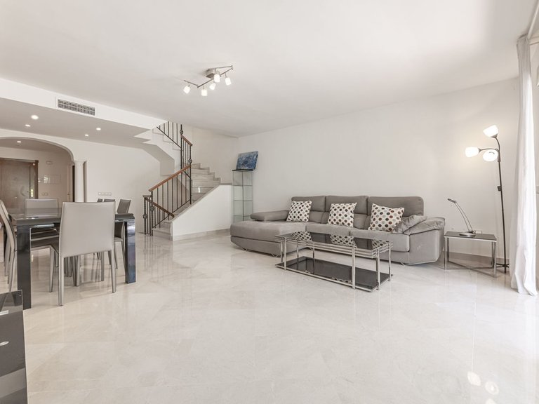 Villa for Sale in Nueva Andalucía, Malaga 8