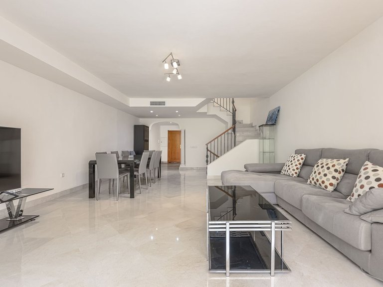 Villa for Sale in Nueva Andalucía, Malaga 9