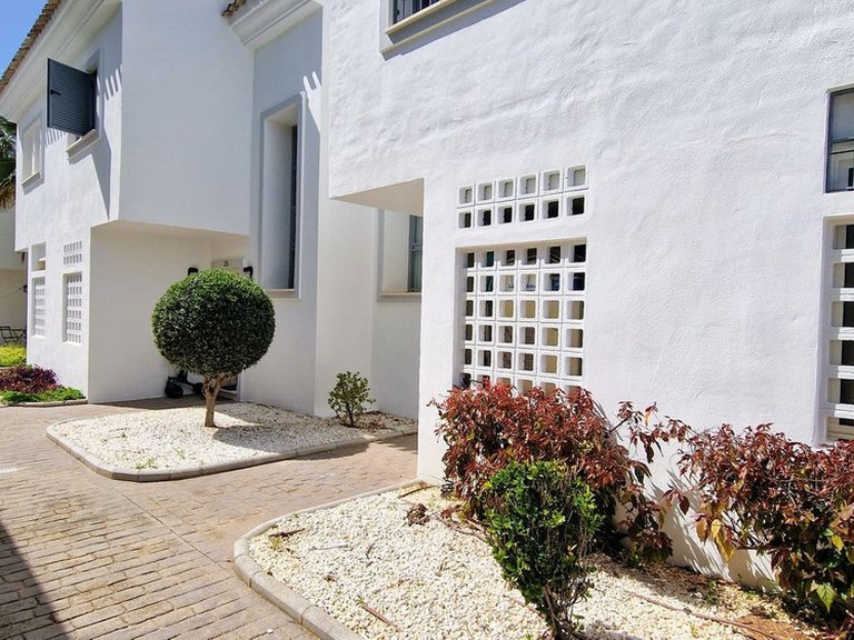 Villa for Sale in Cabopino, Malaga 24