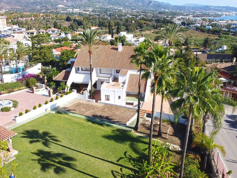 Villa for Sale in Nueva Andalucía, Malaga 12