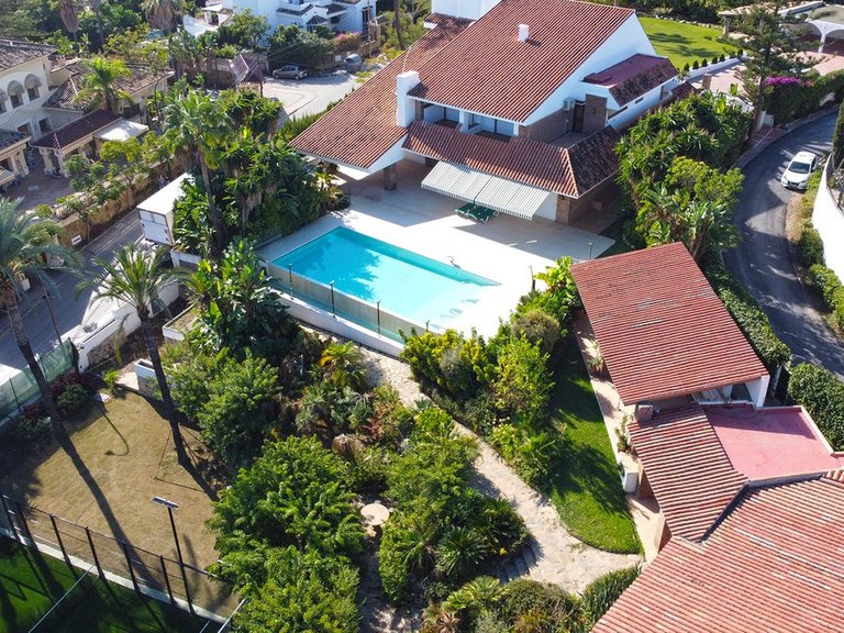 Villa for Sale in Nueva Andalucía, Malaga 14
