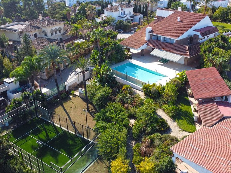 Villa for Sale in Nueva Andalucía, Malaga 15