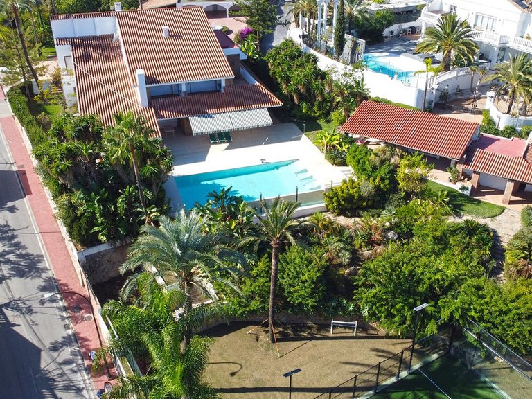 Villa for Sale in Nueva Andalucía, Malaga 16