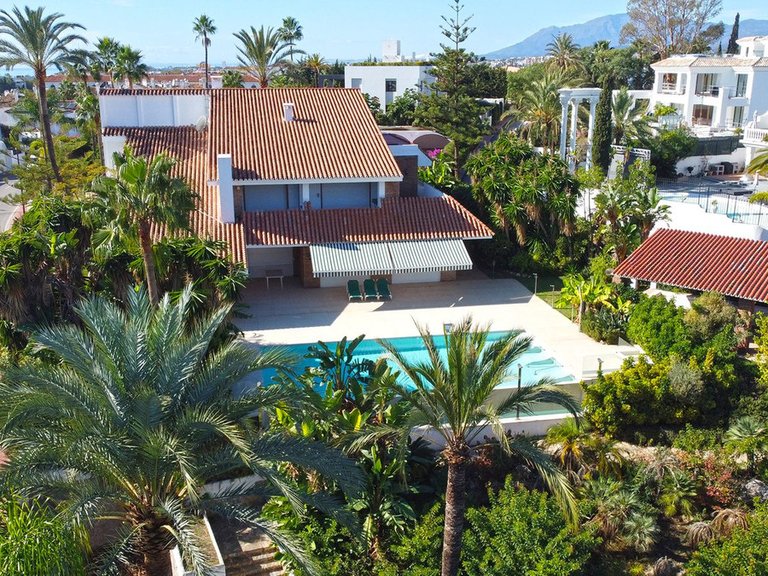 Villa for Sale in Nueva Andalucía, Malaga 17