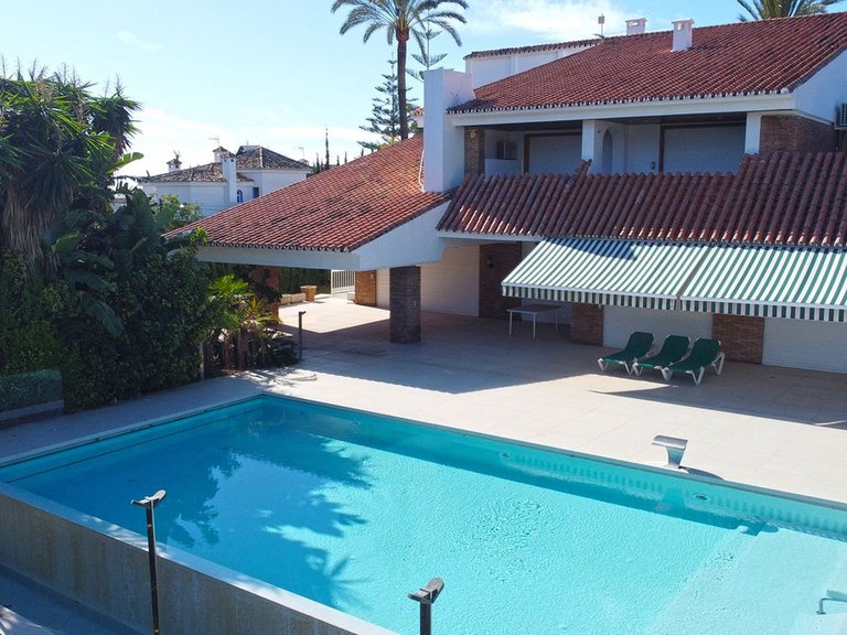 Villa for Sale in Nueva Andalucía, Malaga 19