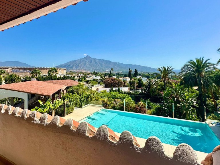 Villa for Sale in Nueva Andalucía, Malaga 2