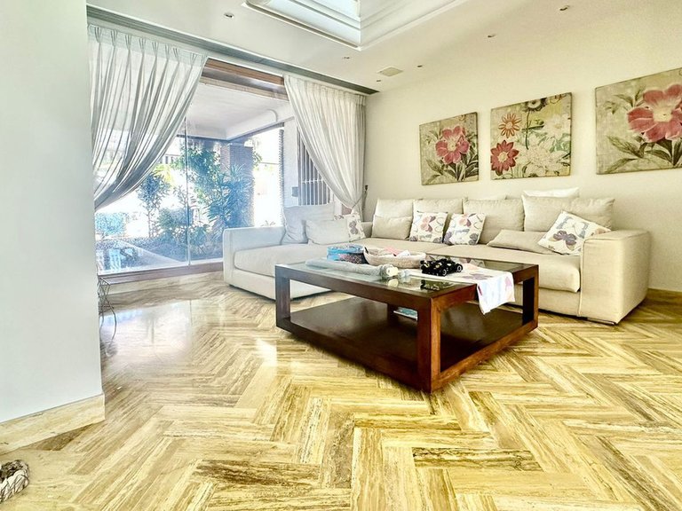 Villa for Sale in Nueva Andalucía, Malaga 22