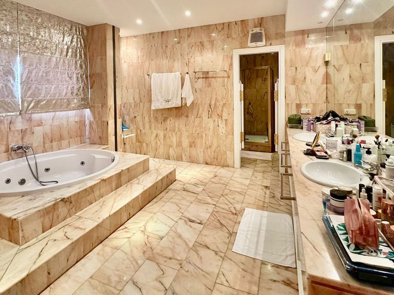 Villa for Sale in Nueva Andalucía, Malaga 27