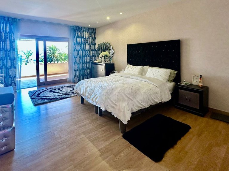 Villa for Sale in Nueva Andalucía, Malaga 29