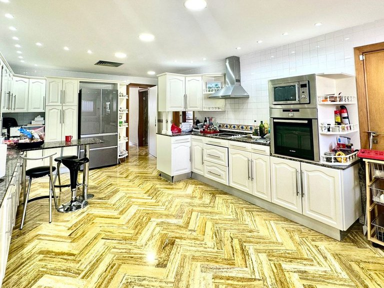 Villa for Sale in Nueva Andalucía, Malaga 30