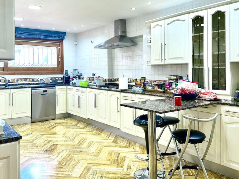 Villa for Sale in Nueva Andalucía, Malaga 31