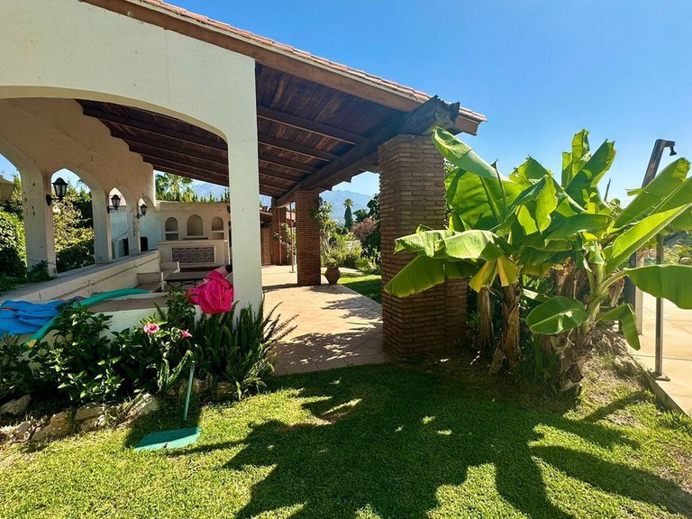 Villa for Sale in Nueva Andalucía, Malaga 35
