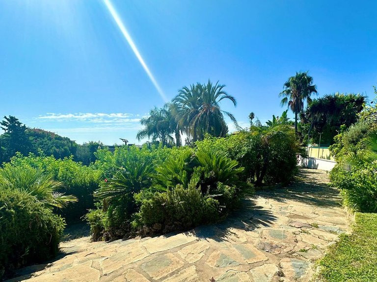Villa for Sale in Nueva Andalucía, Malaga 37