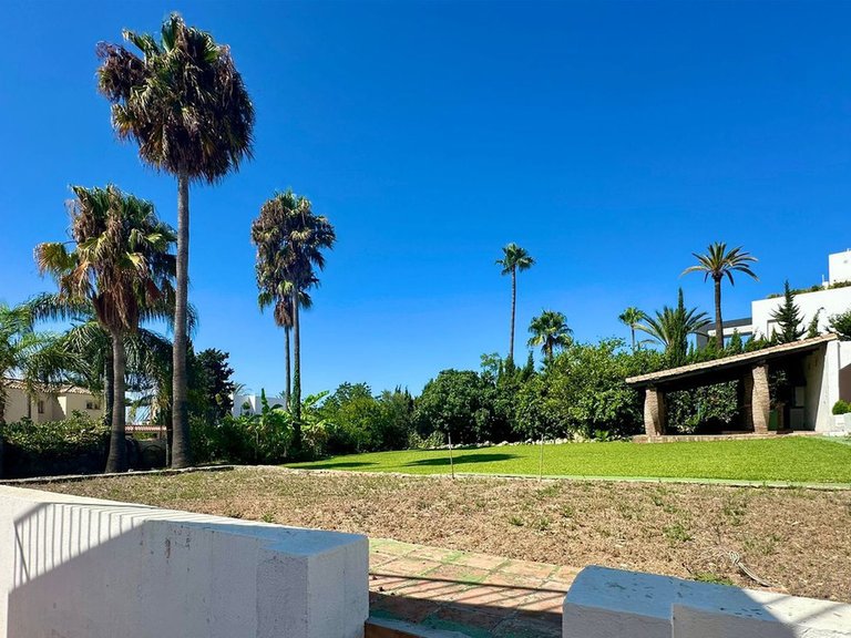 Villa for Sale in Nueva Andalucía, Malaga 41