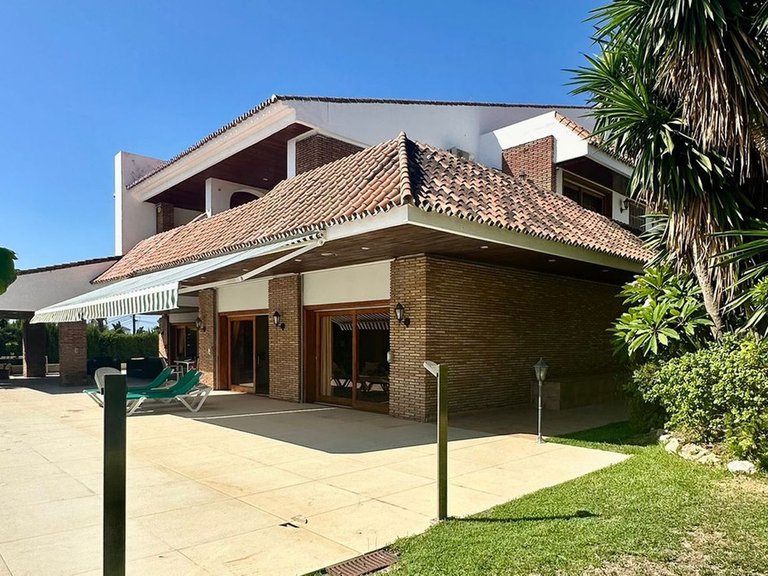 Villa for Sale in Nueva Andalucía, Malaga 42