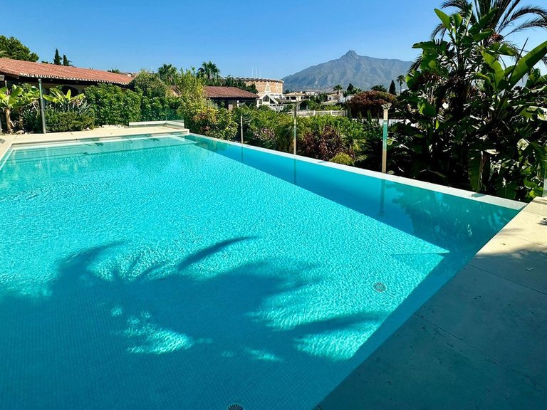 Villa for Sale in Nueva Andalucía, Malaga 43