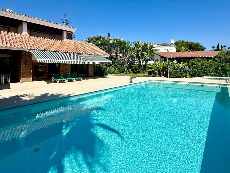 Villa for Sale in Nueva Andalucía, Malaga 44