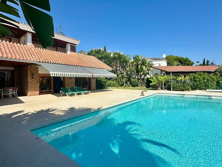 Villa for Sale in Nueva Andalucía, Malaga 45