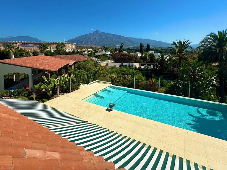 Villa for Sale in Nueva Andalucía, Malaga 48