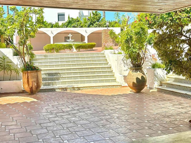 Villa for Sale in Nueva Andalucía, Malaga 49