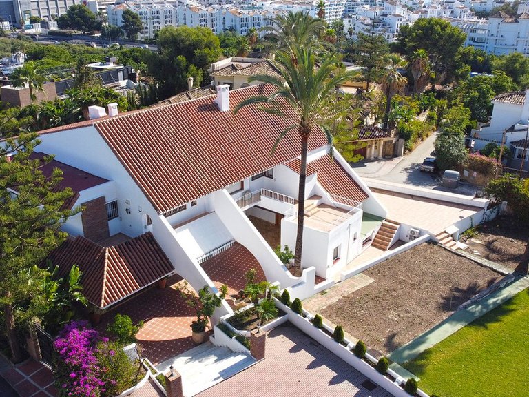 Villa for Sale in Nueva Andalucía, Malaga 6
