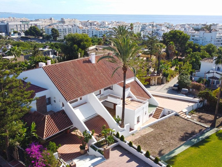 Villa for Sale in Nueva Andalucía, Malaga 7