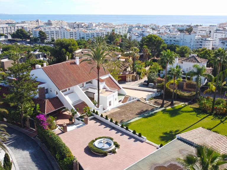 Villa for Sale in Nueva Andalucía, Malaga 8