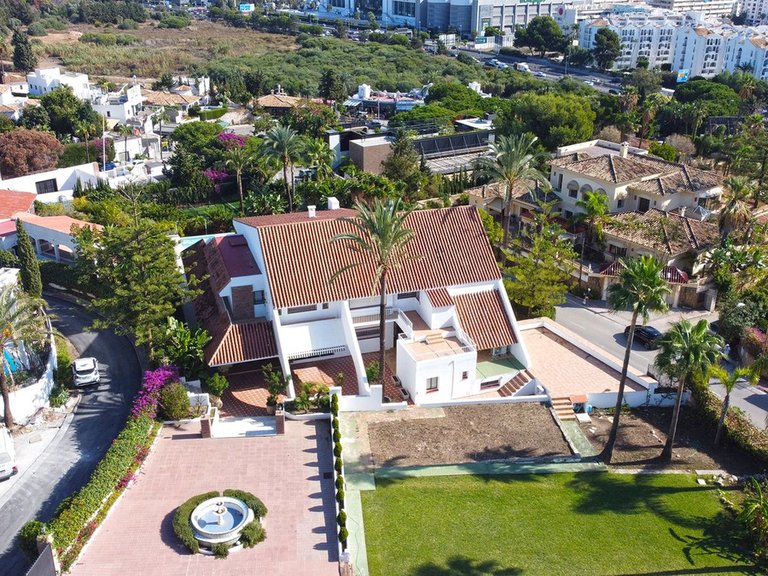 Villa for Sale in Nueva Andalucía, Malaga 9