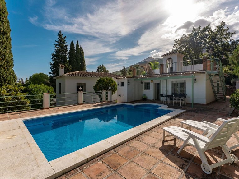 Villa for Sale in Alhaurín El Grande, Malaga 1
