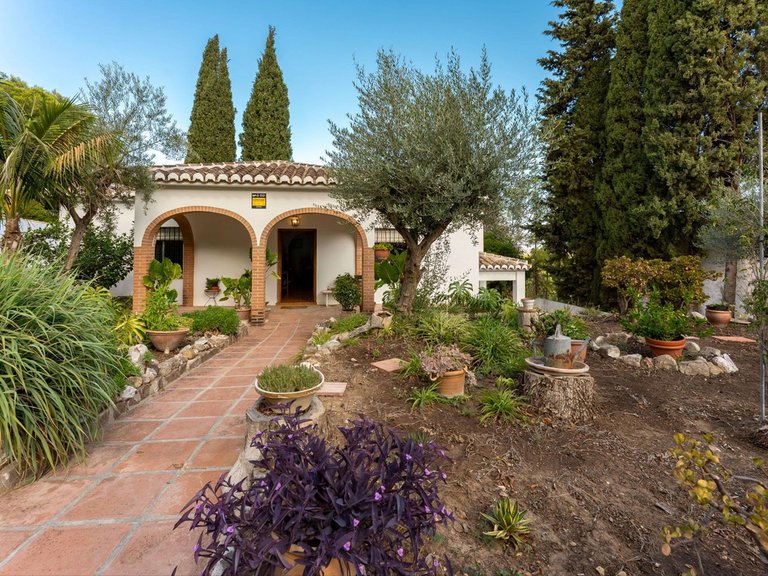 Villa for Sale in Alhaurín El Grande, Malaga 25