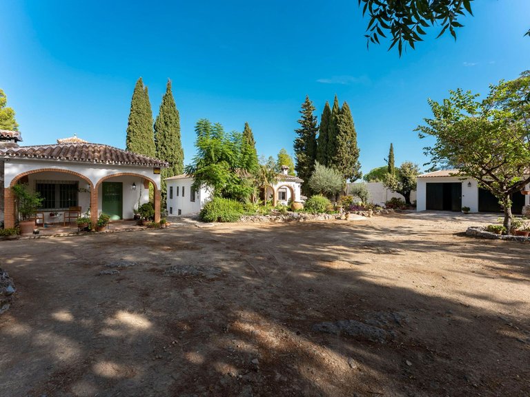 Villa for Sale in Alhaurín El Grande, Malaga 28