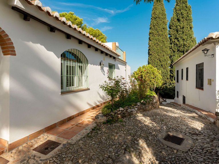 Villa for Sale in Alhaurín El Grande, Malaga 30