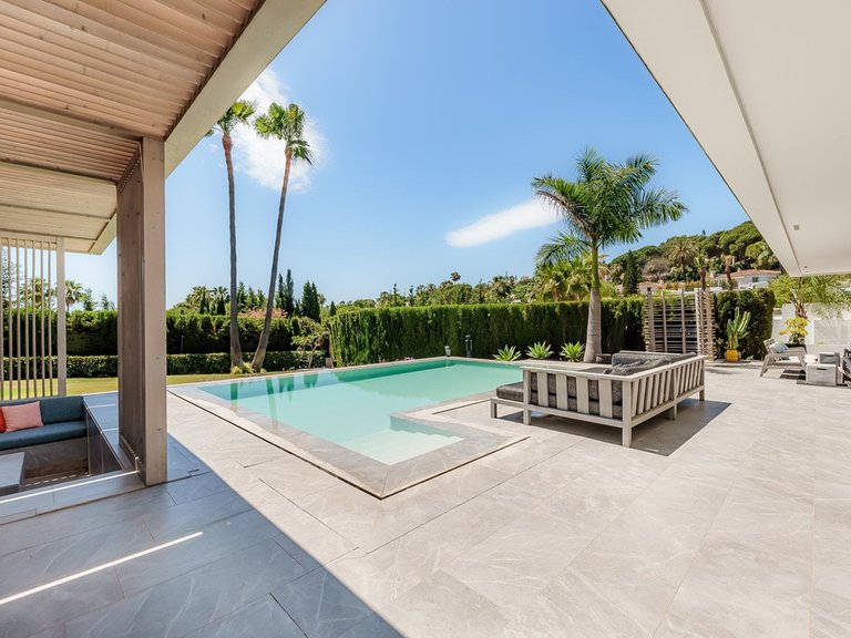 Villa for Sale in Nueva Andalucía, Malaga 10
