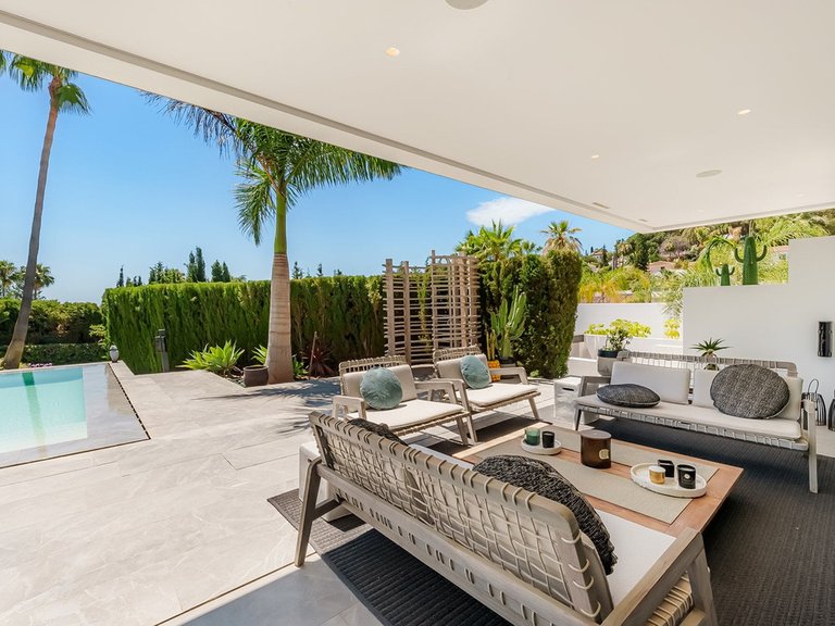 Villa for Sale in Nueva Andalucía, Malaga 11