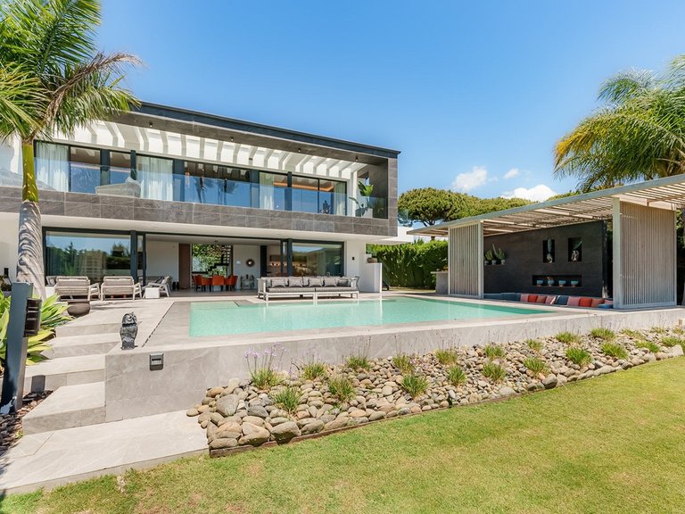 Villa for Sale in Nueva Andalucía, Malaga 2