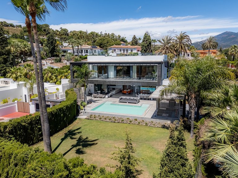 Villa for Sale in Nueva Andalucía, Malaga 3