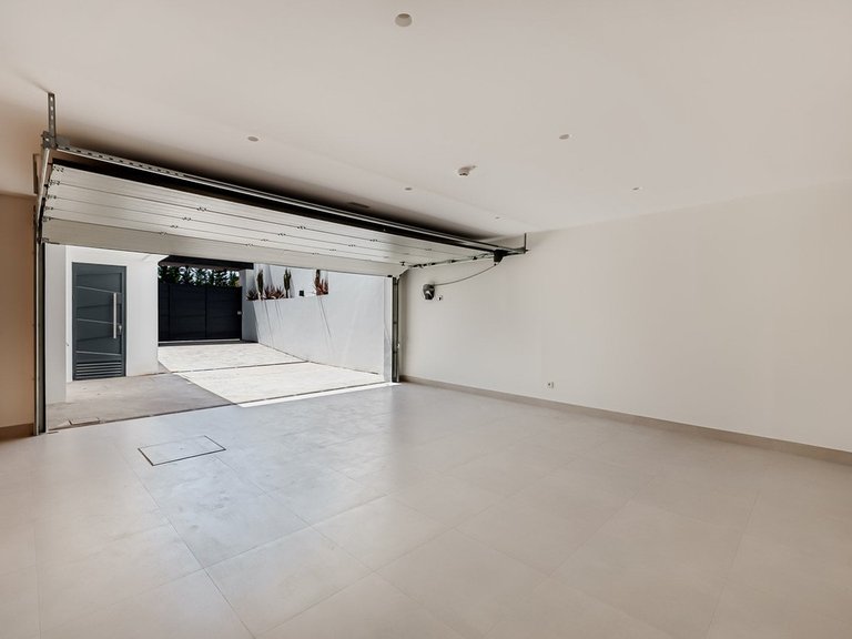 Villa for Sale in Nueva Andalucía, Malaga 41