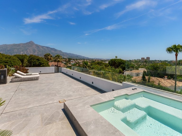 Villa for Sale in Nueva Andalucía, Malaga 45