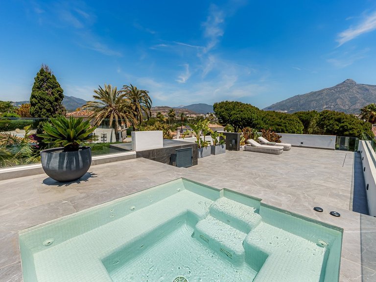 Villa for Sale in Nueva Andalucía, Malaga 46