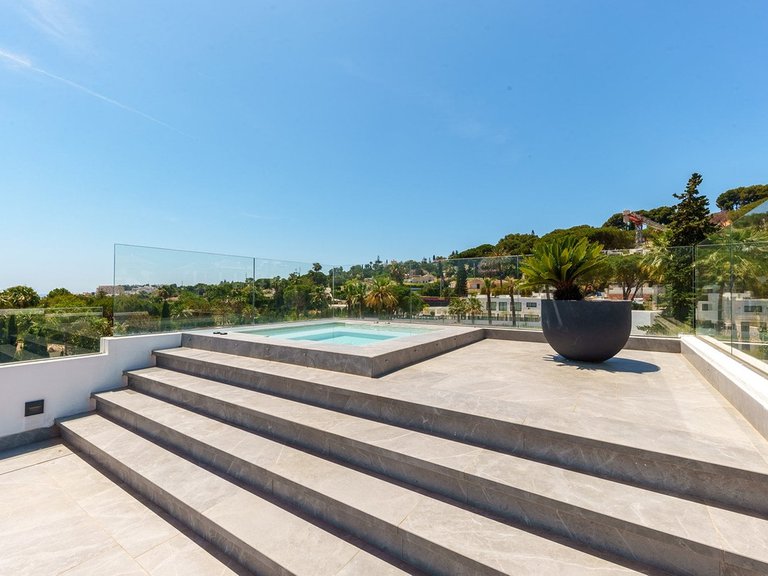Villa for Sale in Nueva Andalucía, Malaga 7
